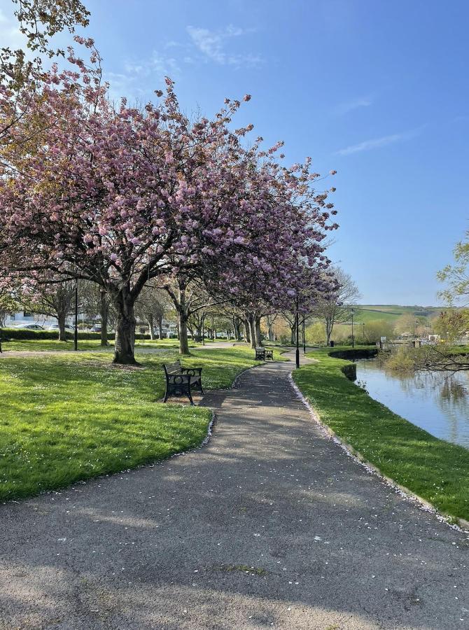 1 Chatsworth Riverscape Apartments - Riverview Apartment In Great Location With Free Parking Overlooking The Gannel Just A Short Walk From Newquays Incredible Beaches And Local Amenities Newquay  Luaran gambar